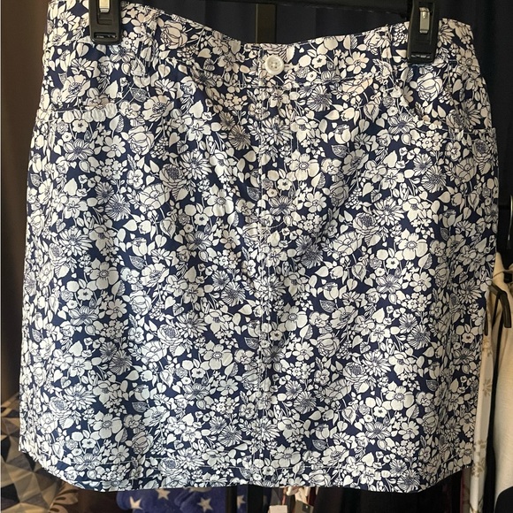 #5 - St. John’s Bay Daliah Navy Floral Skirt w/Shorts underneath. Size 12. NWT. - Picture 3 of 9
